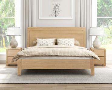 Oaky bedroom suite in natural oak.